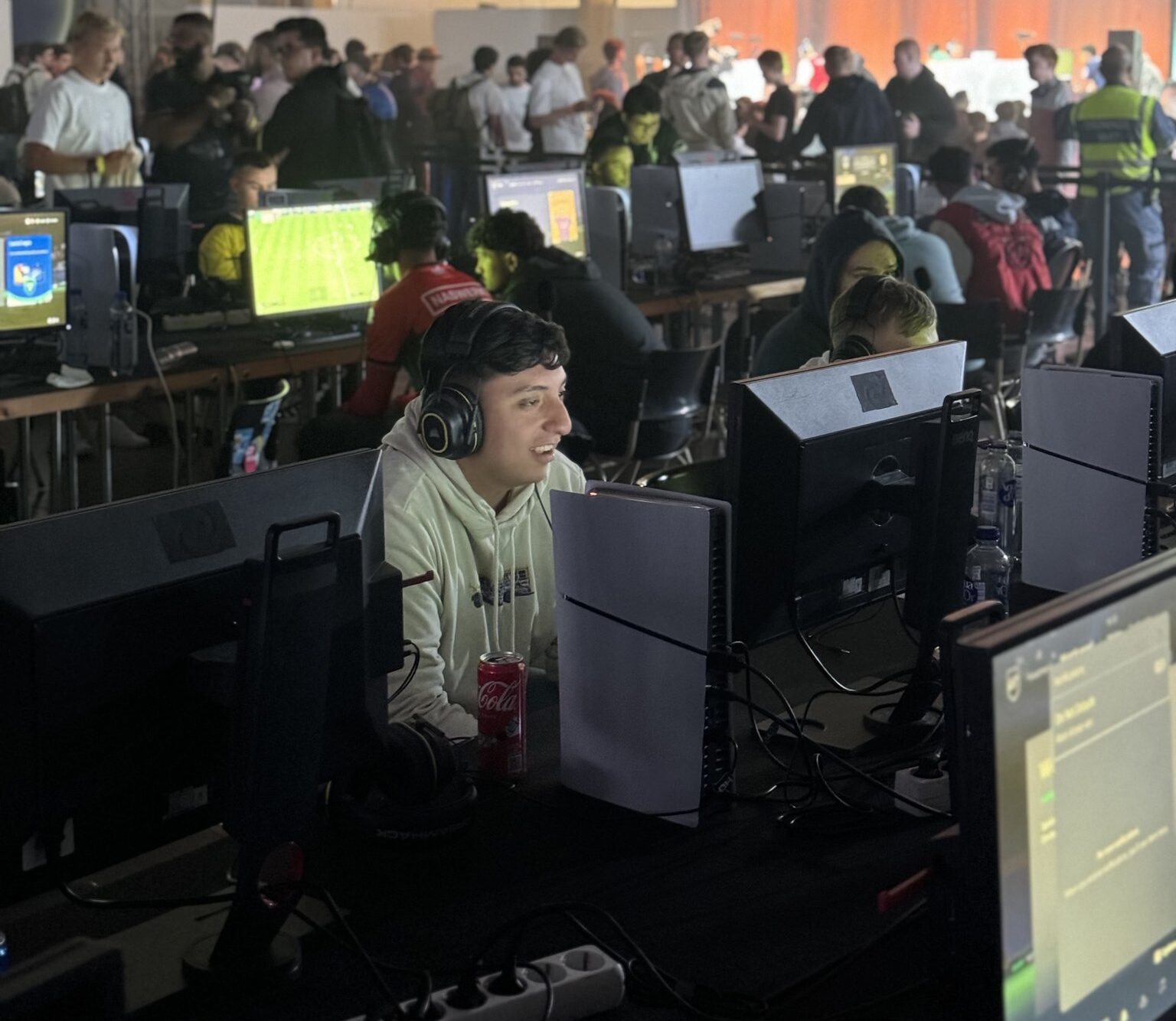 Agardash en la competencia esports "Dreamhack Summer", en Suecia. Temporada FC24.